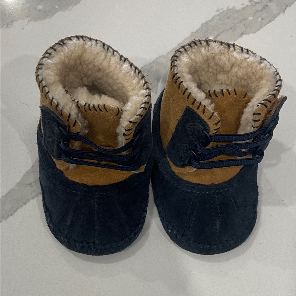 UGG baby Arly Boots size 4/5
